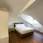 Palace Arona