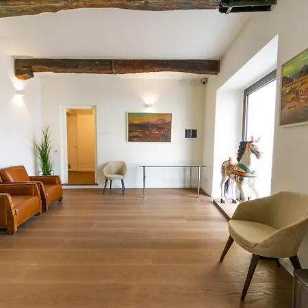 Palace Apartment *